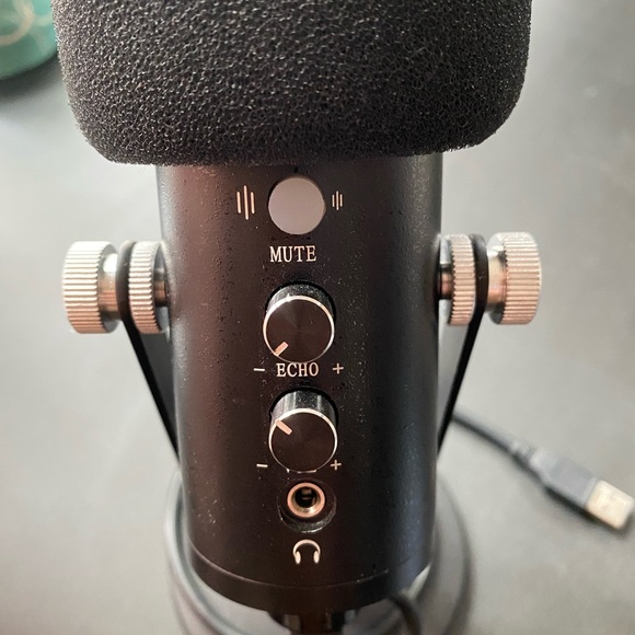 Podcast microphone - Picture 3 of 3